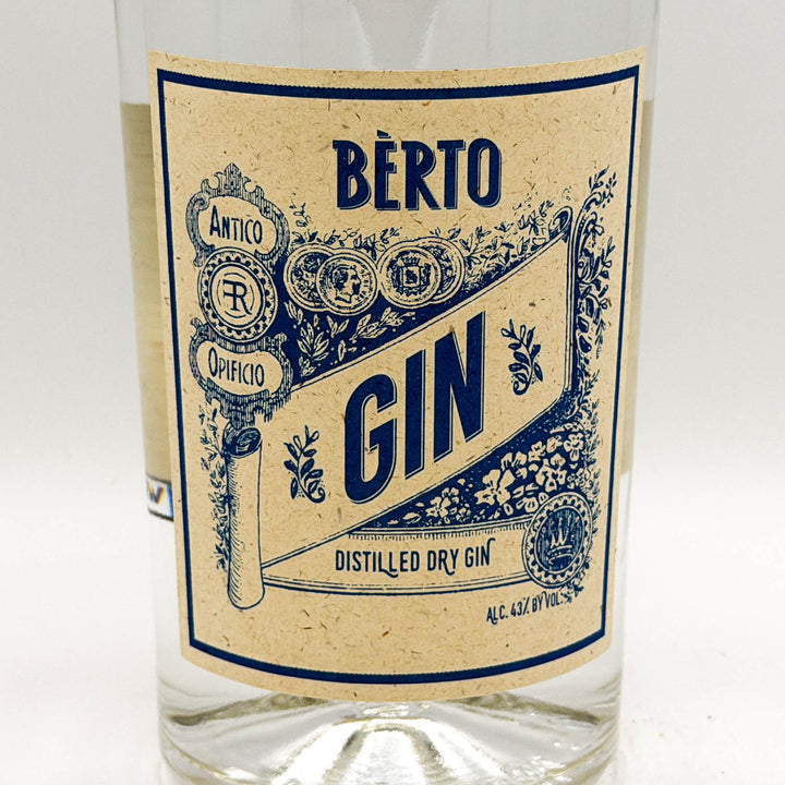 Bottle of Bèrto Gin with a decorative label on a white background
