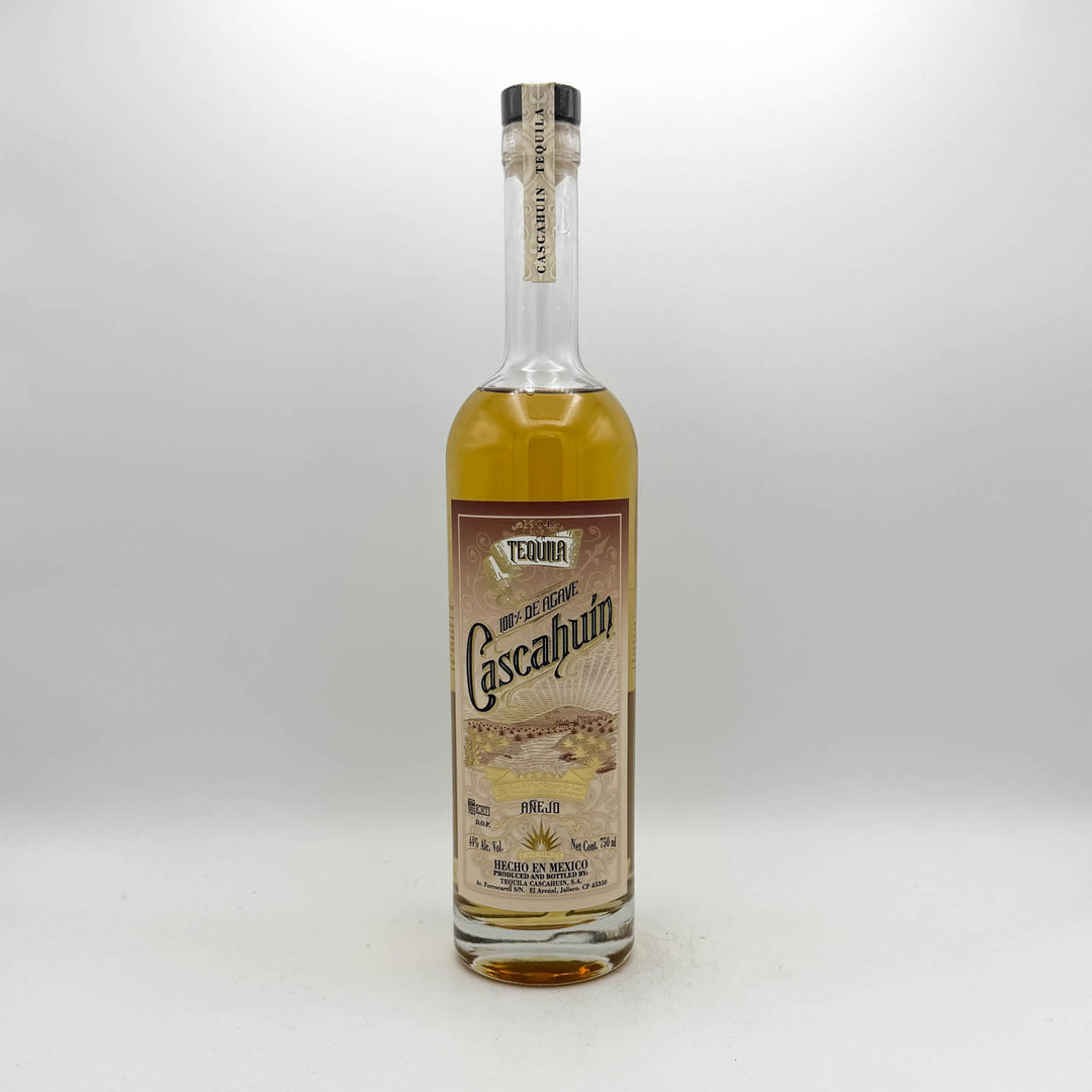 Tequila bottle labeled 'Cascahuñn' on a white background