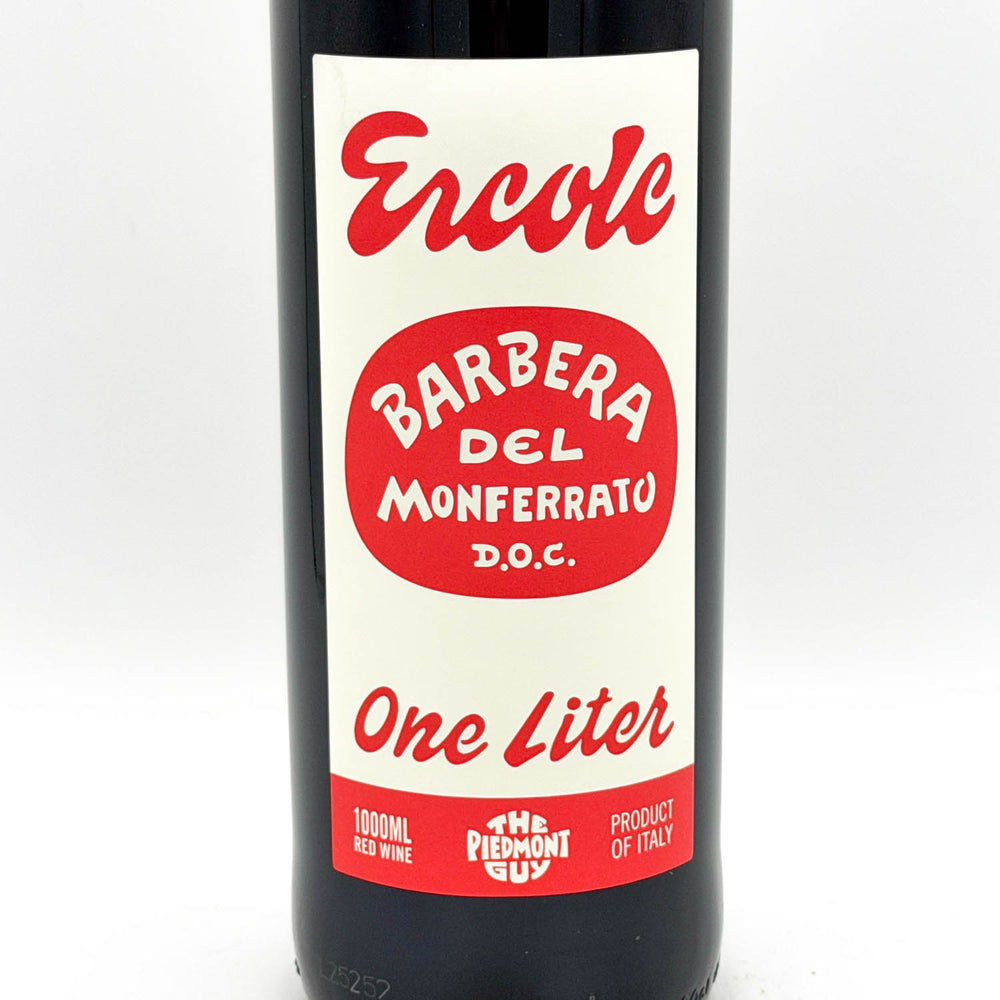 Wine bottle with 'Encole' label on a white background