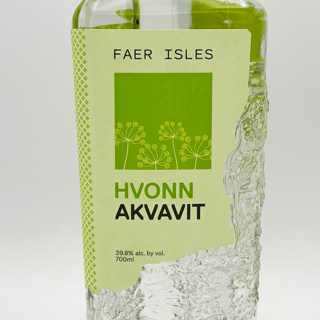 Bottle of Faer Isles Hvonn Akvavit with a green label on a white background