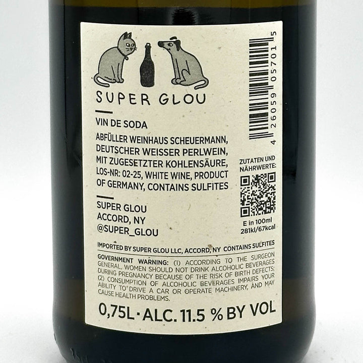 Wine bottle label with 'Super Glou' branding on a white background